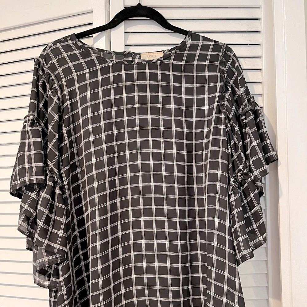Ann Taylor lightweight glitter sleeve top
